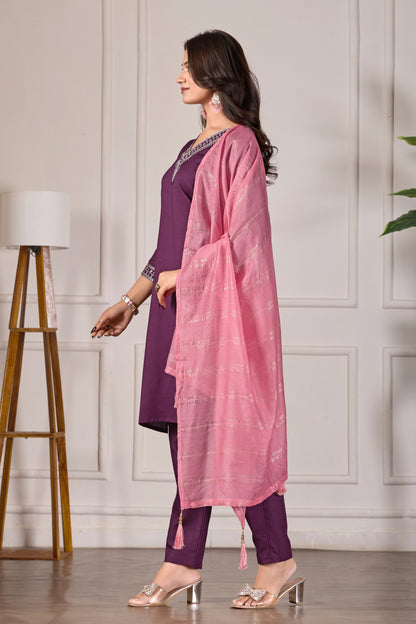 Trendy Women’s Rayon Kurta Pant with Contrast Dupatta
